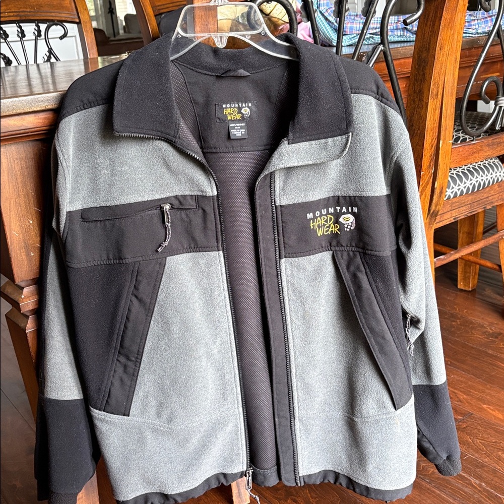 Mountain Hardwear Two-Tone Jacket in Gray and Black